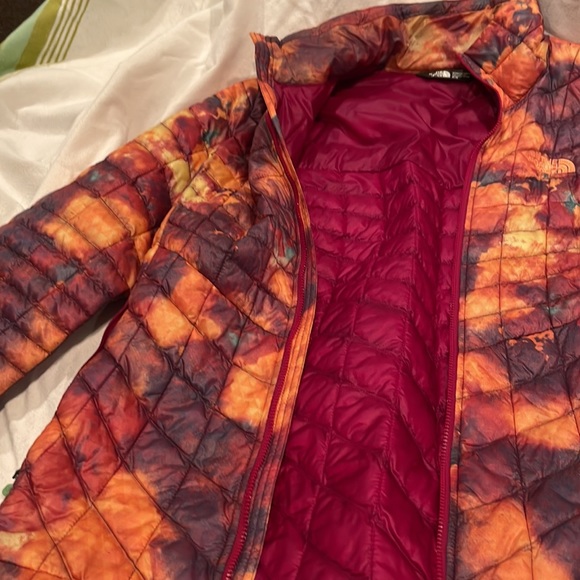 North Face Insulated Jacket.  Size M - Picture 5 of 10